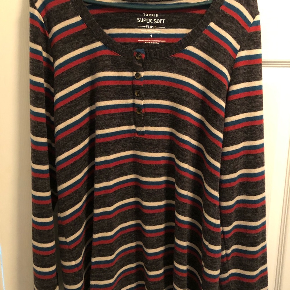 Torrid super soft sweater size 1